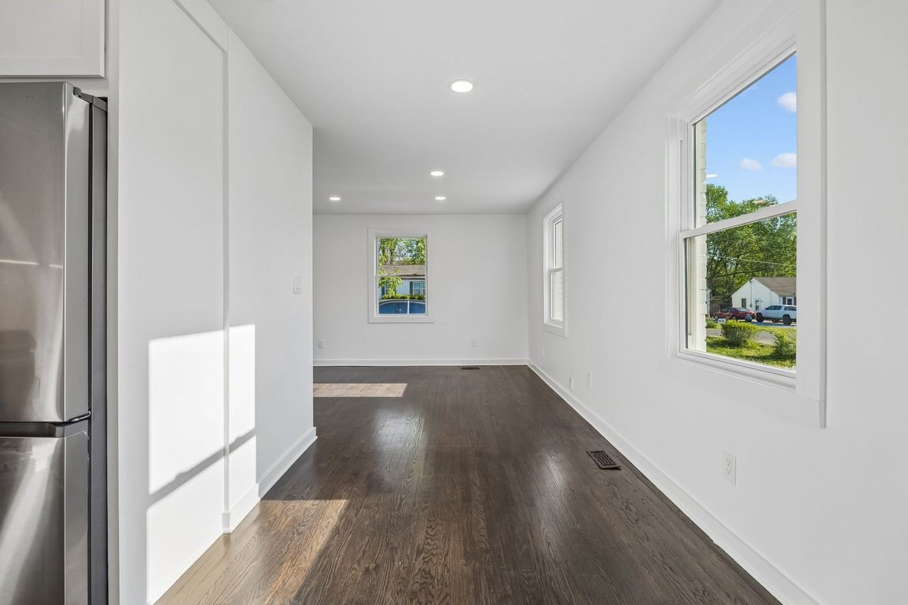 902 Broadmoor Dr - Photo 6 of 20