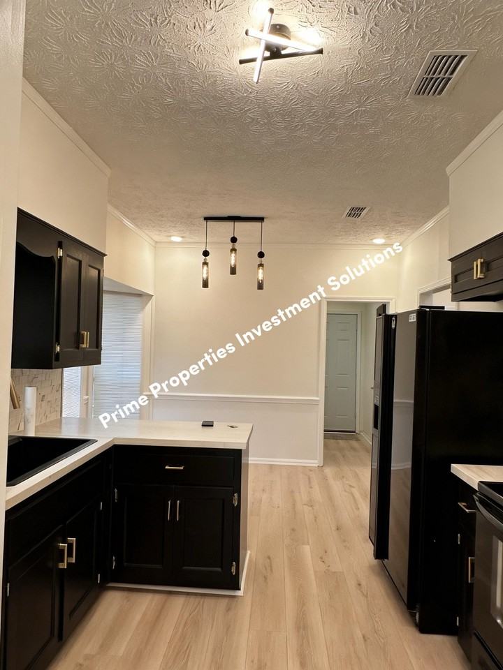 4012 Amberly Rd - Photo 3 of 11