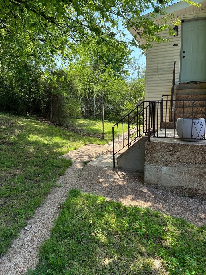 530 N Royal Ave - Photo 2 of 14