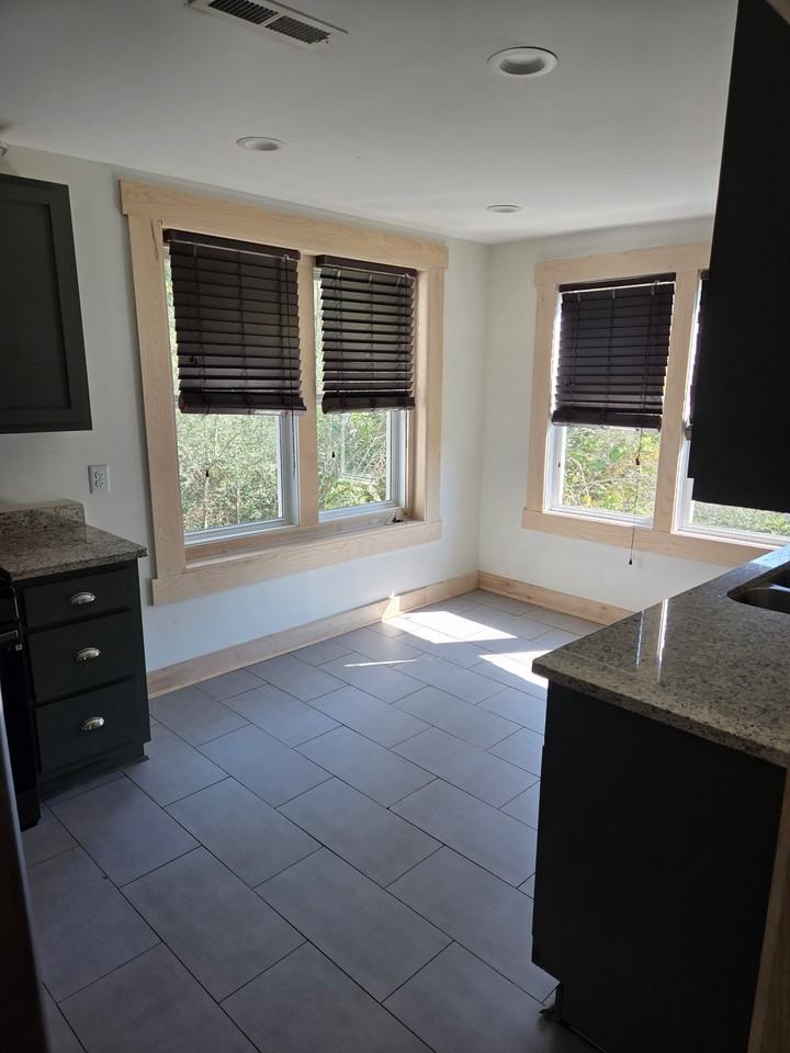 530 N Royal Ave - Photo 6 of 14