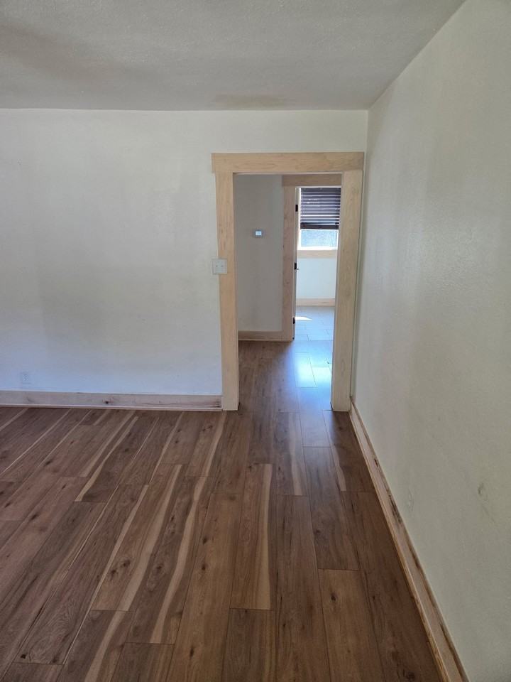 530 N Royal Ave - Photo 7 of 14