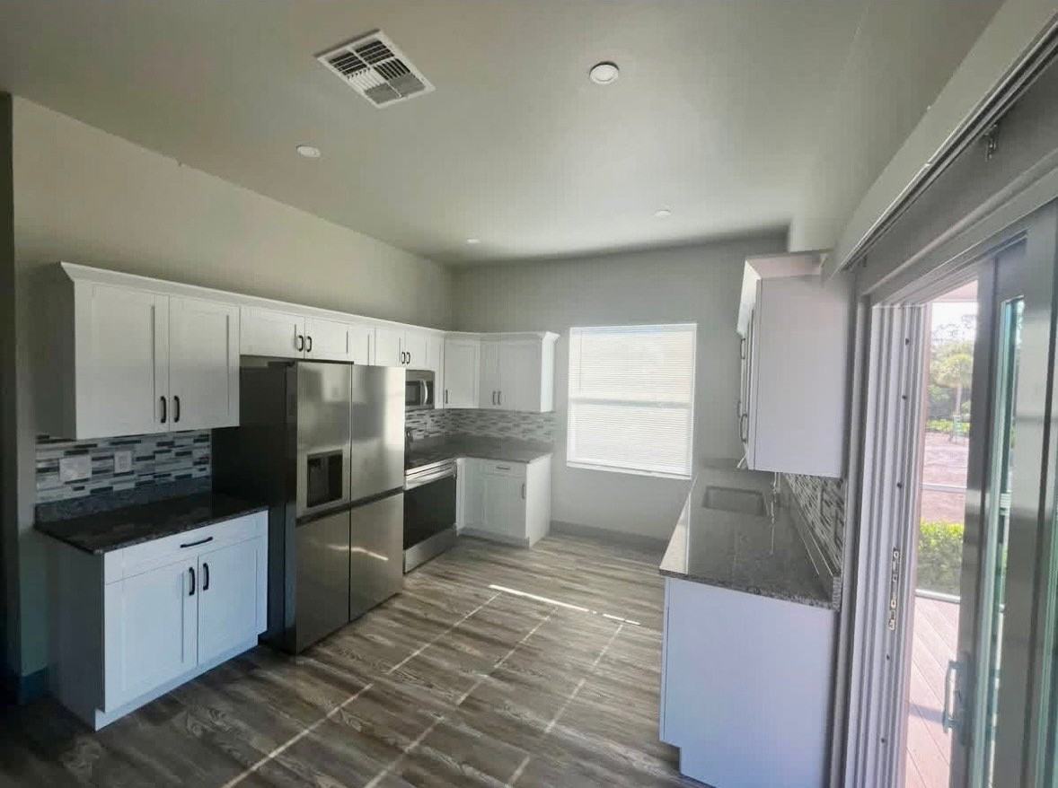 5593 Briarcliff Rd - Photo 2 of 20