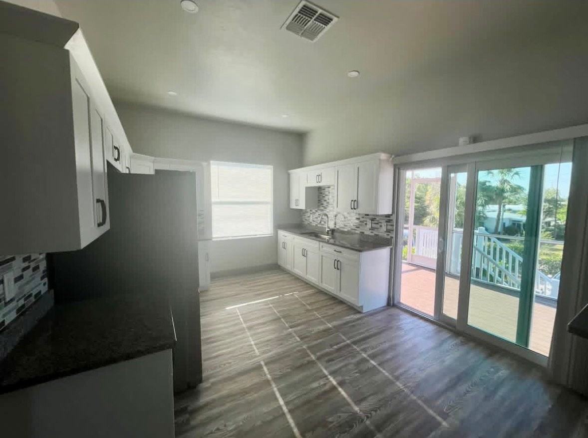 5593 Briarcliff Rd - Photo 3 of 20