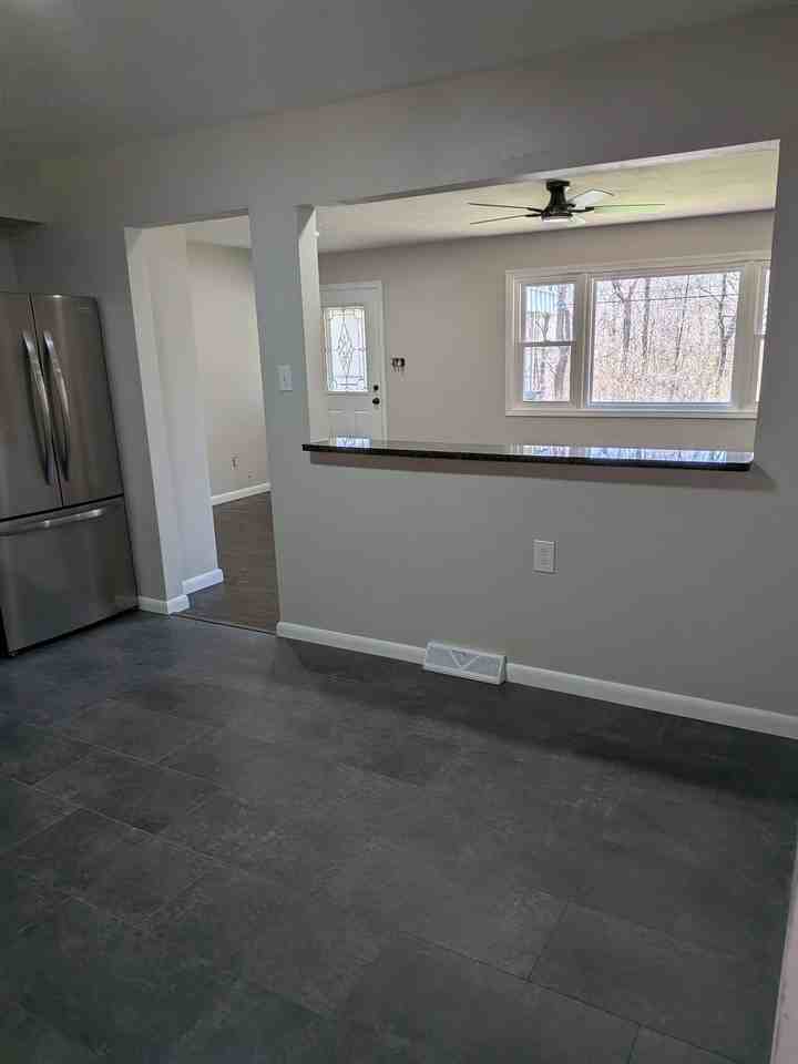 561 Williams Ave - Photo 4 of 10