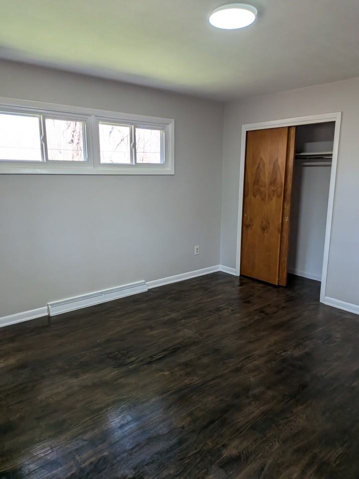 561 Williams Ave - Photo 6 of 10