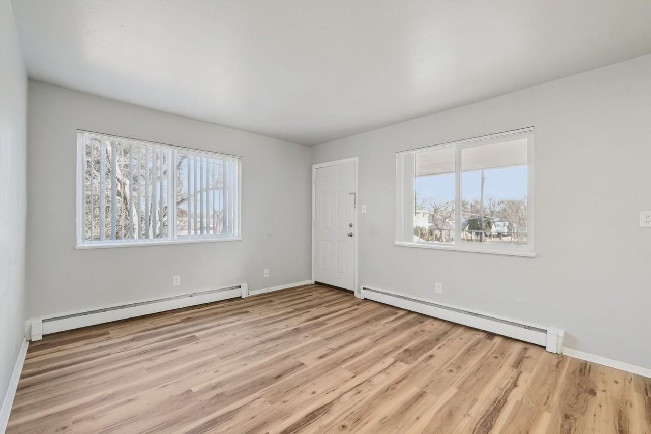 319 E Brookside St #15 - Photo 3 of 8