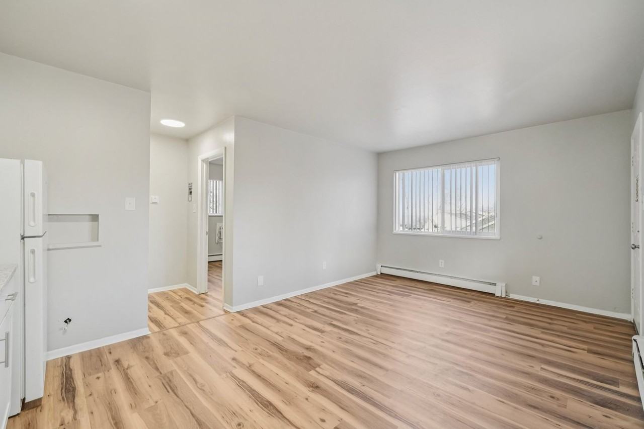 319 E Brookside St #15 - Photo 4 of 8