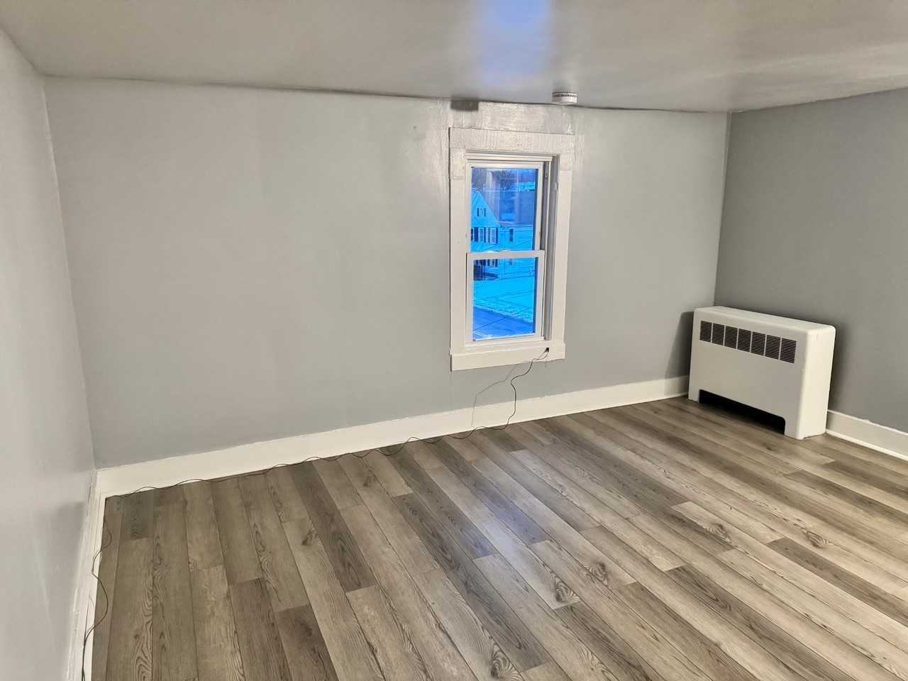 82 Park Ave #4 - Photo 3 of 12