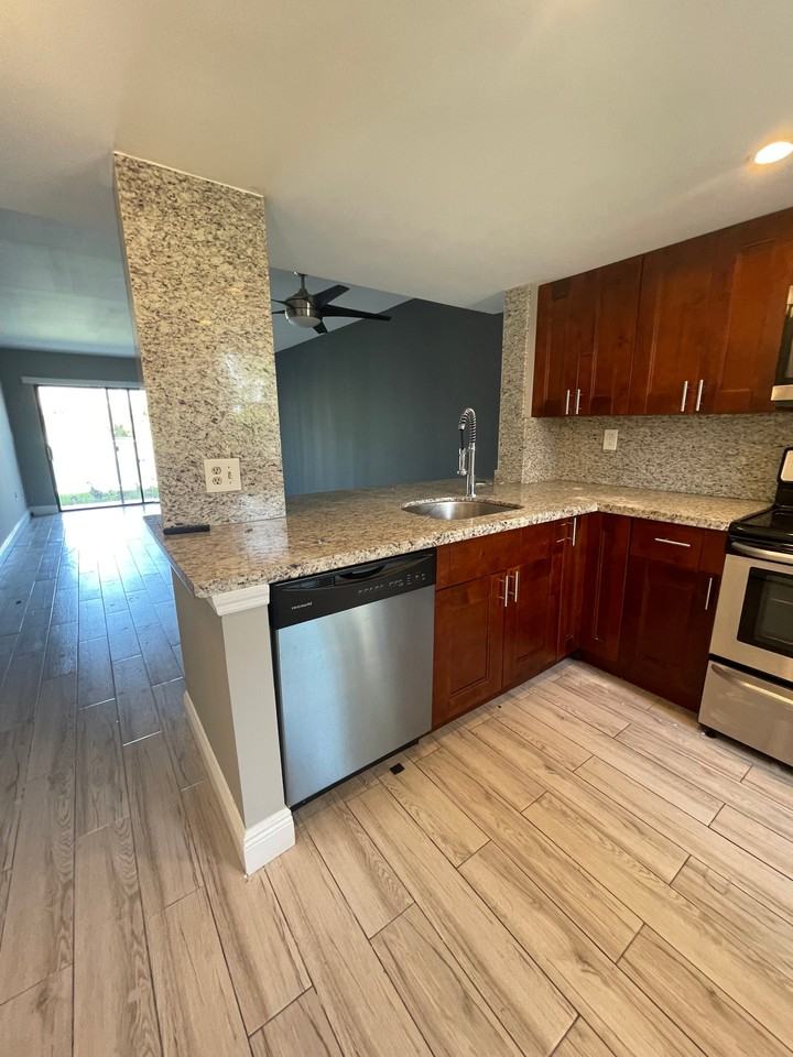 5200 Nw 33rd Ave #43 - Photo 4 of 20