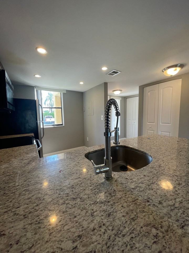 5200 Nw 33rd Ave #43 - Photo 6 of 20