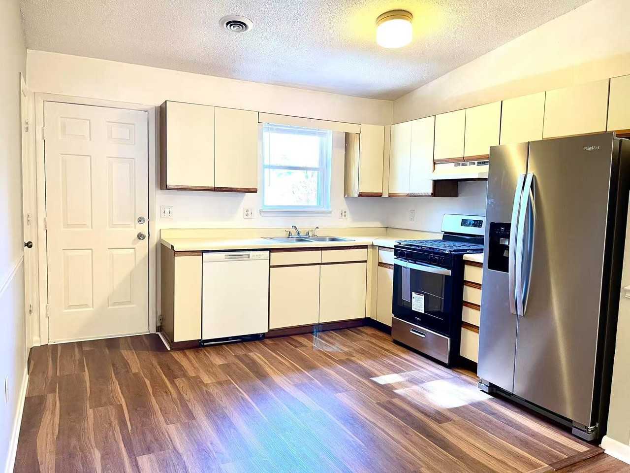 1723 Todd Dr - Photo 4 of 16