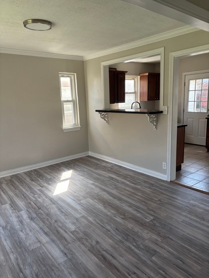 1209 Covedale Ave - Photo 4 of 7