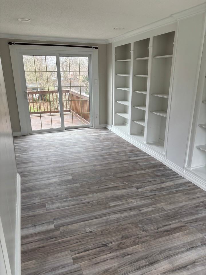 1209 Covedale Ave - Photo 6 of 7