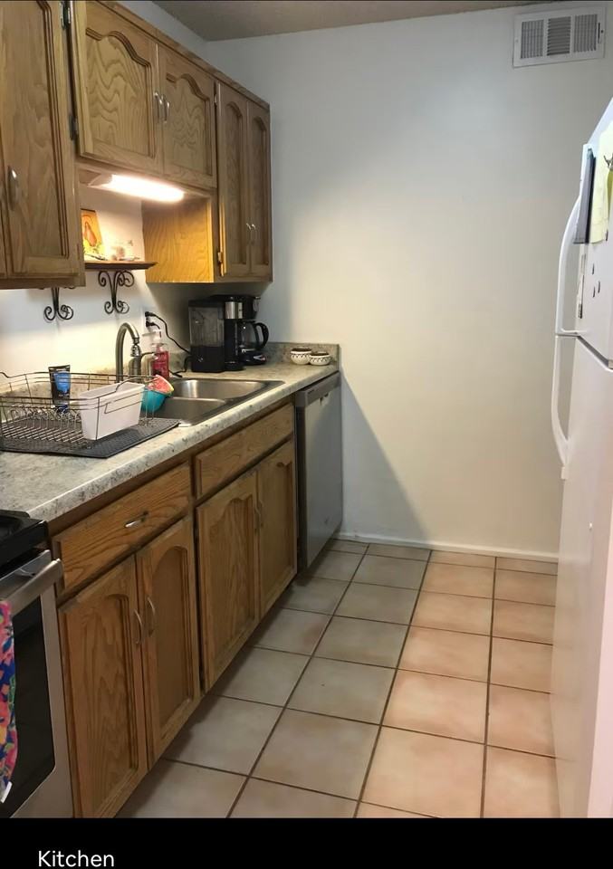 6 W Greenock Dr #6C - Photo 5 of 12