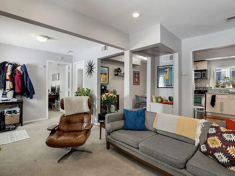 1009 Lowry Ave Ne #2 - Photo 2 of 18