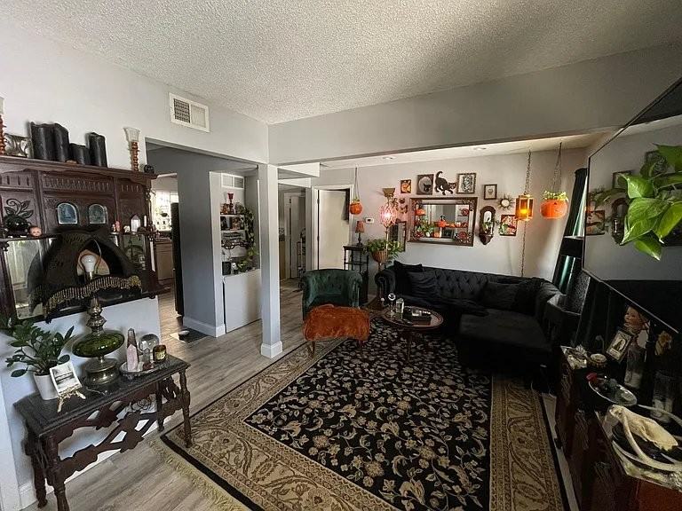 1009 Lowry Ave Ne #2 - Photo 3 of 18