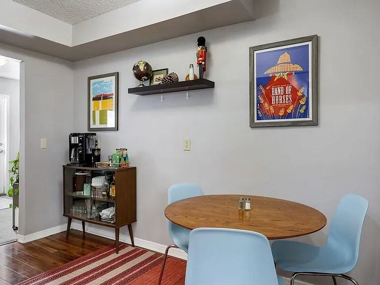 1009 Lowry Ave Ne #2 - Photo 7 of 18