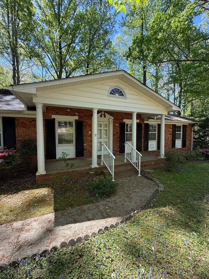 1009 Temple St - Photo 2 of 20