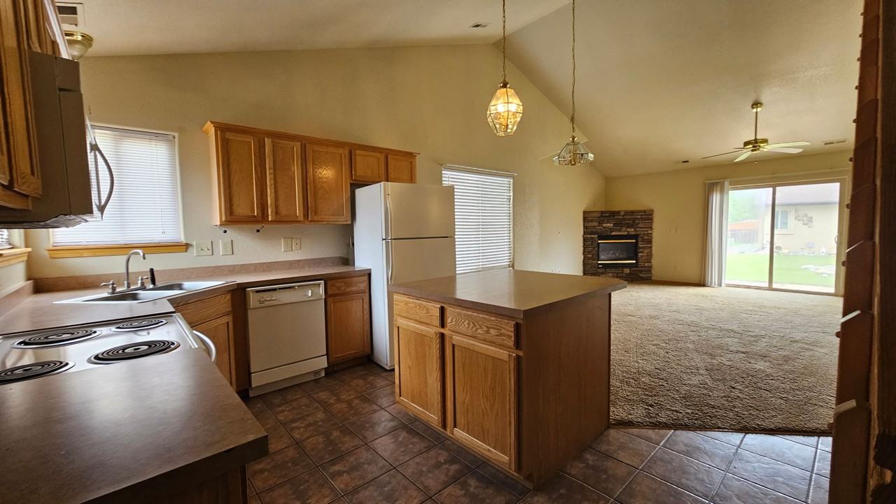 1646 Columbine Village Dr - Photo 6 of 13