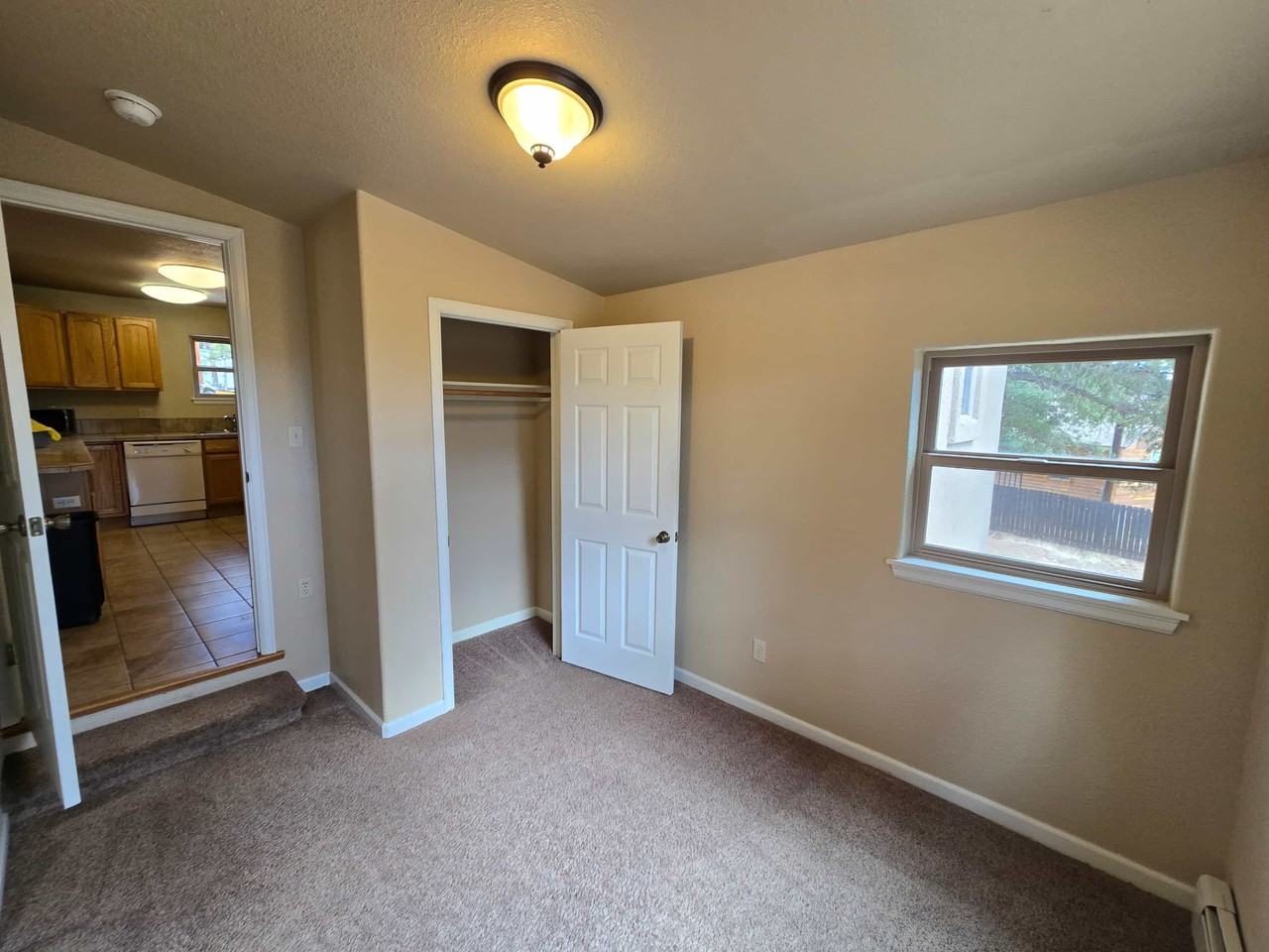 178 Daisy St - Photo 6 of 25