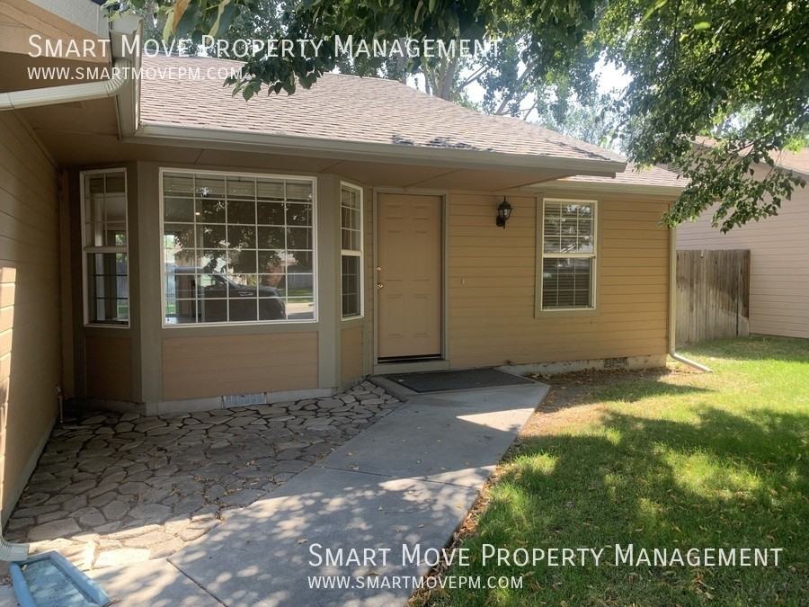 7819 W Gillis St - Photo 2 of 22