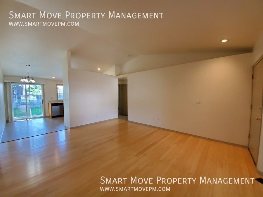 7819 W Gillis St - Photo 5 of 22