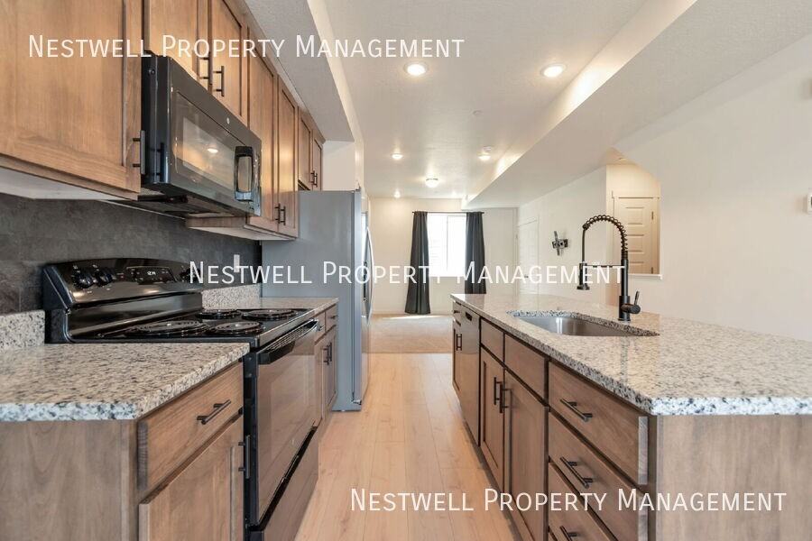 1146 S Redwood Rd - Photo 2 of 20