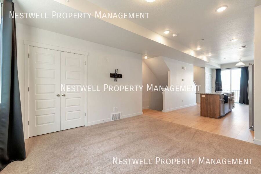 1146 S Redwood Rd - Photo 5 of 20