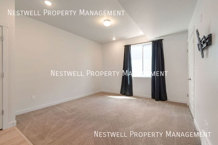 1146 S Redwood Rd - Photo 6 of 20