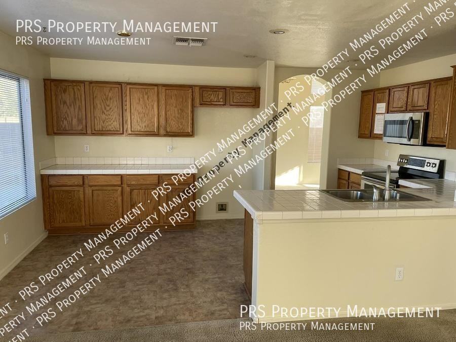 324 W Colt Rd - Photo 5 of 18