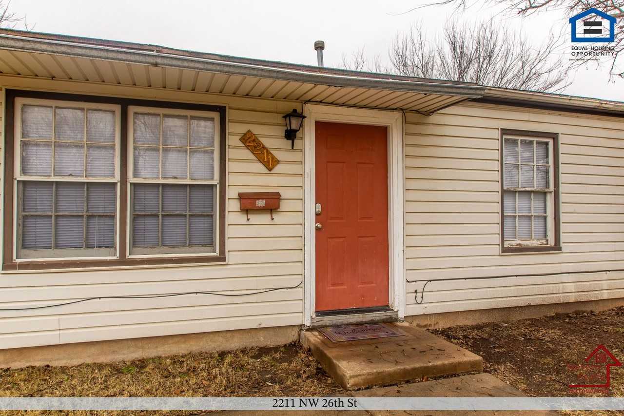 2211 Nw 26th St - Photo 4 of 39