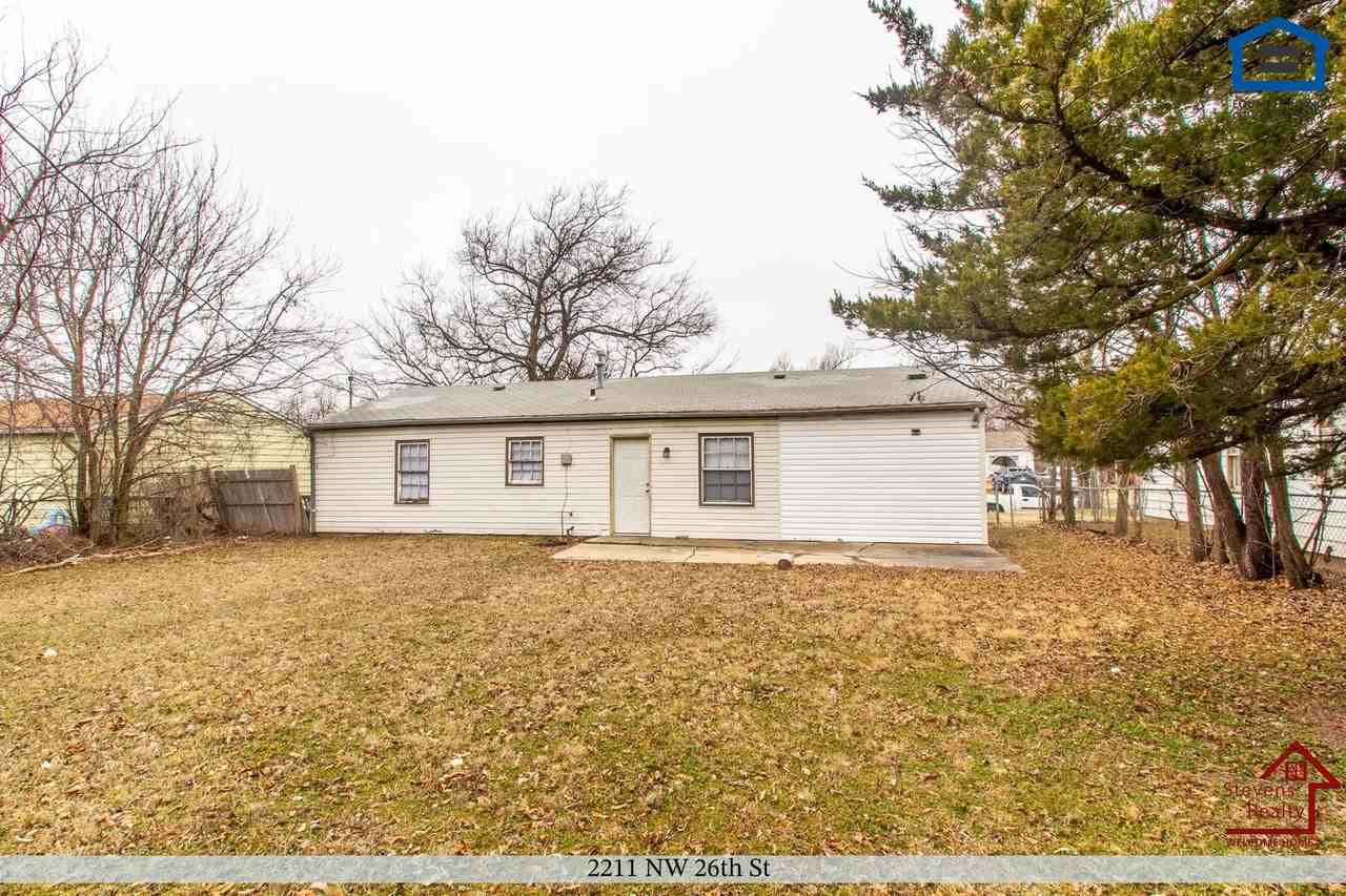 2211 Nw 26th St - Photo 5 of 39