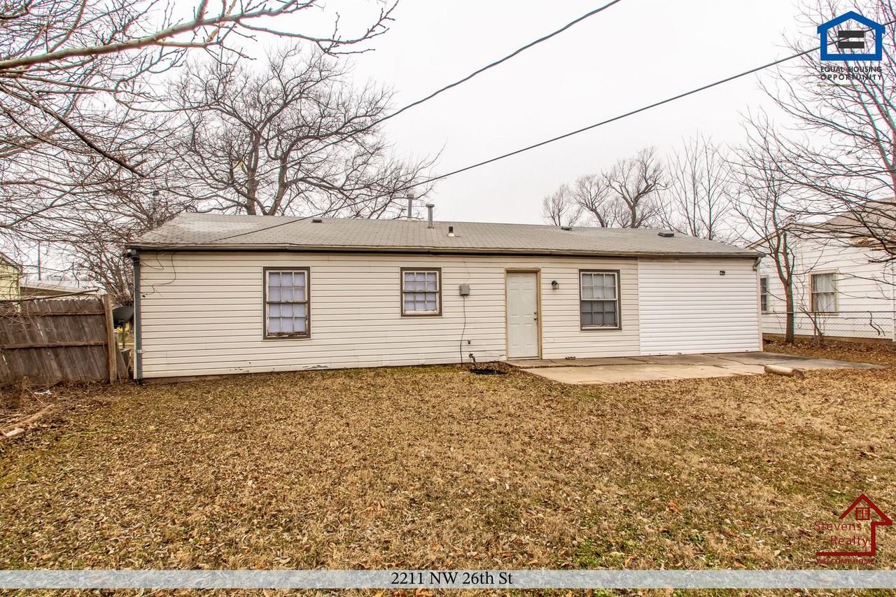 2211 Nw 26th St - Photo 6 of 39