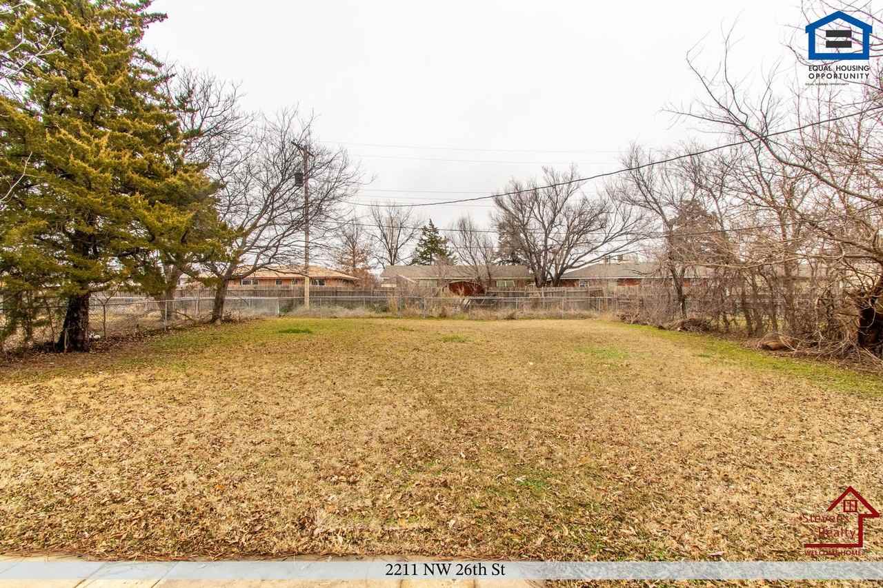 2211 Nw 26th St - Photo 7 of 39