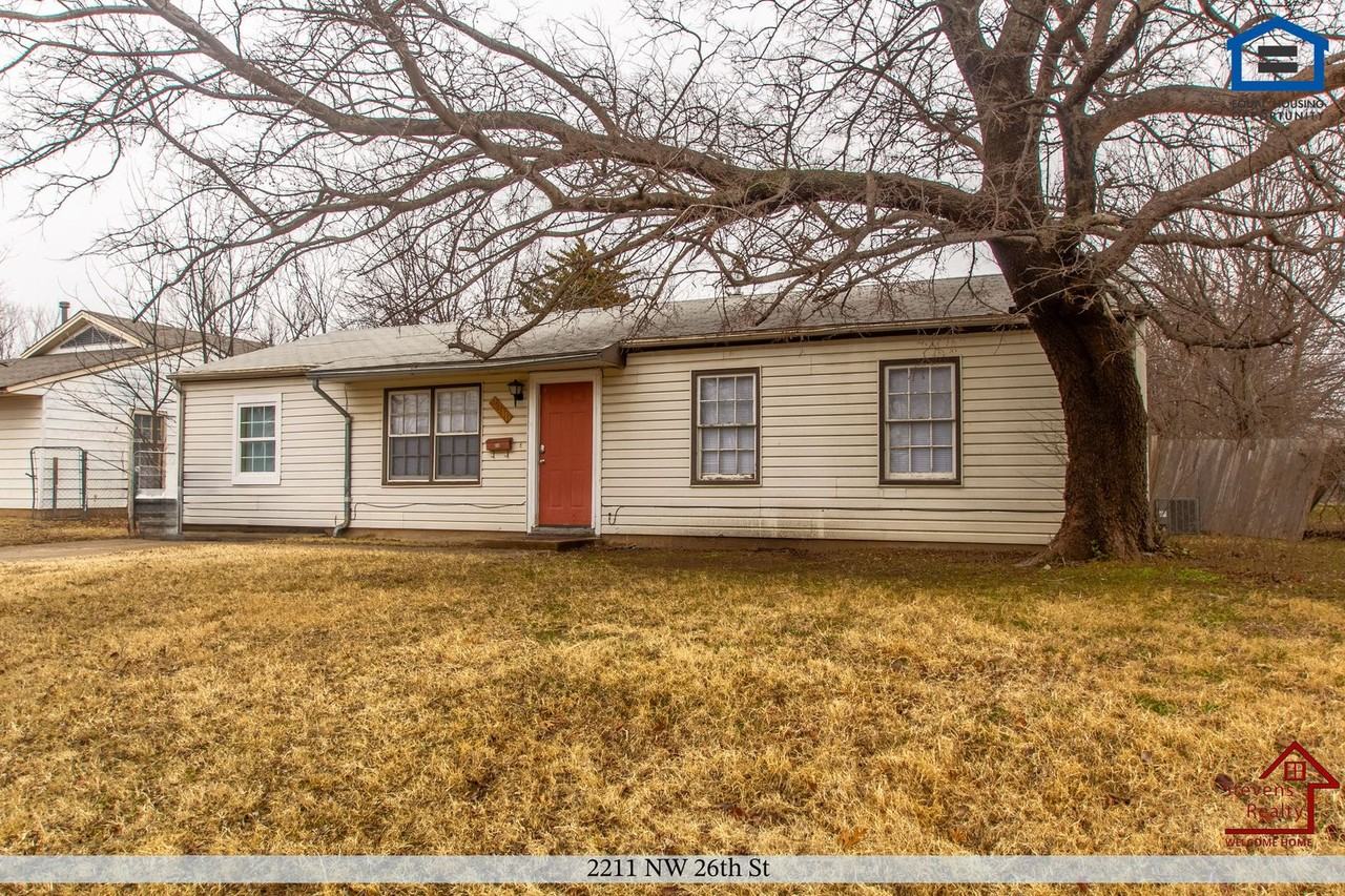 2211 Nw 26th St - Photo 2 of 39