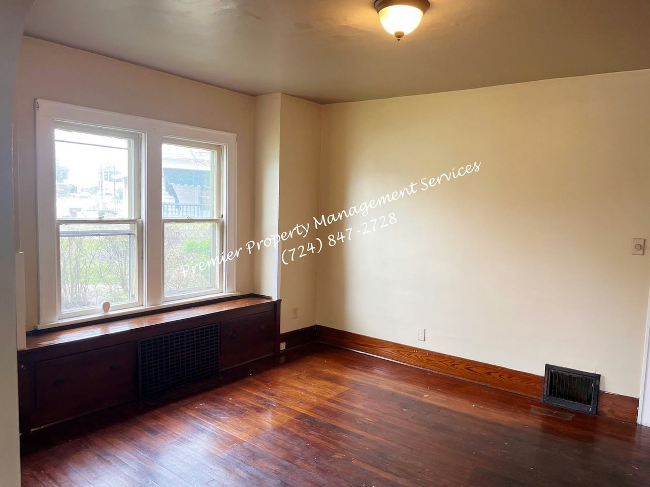 979 King Street - Photo 5 of 16