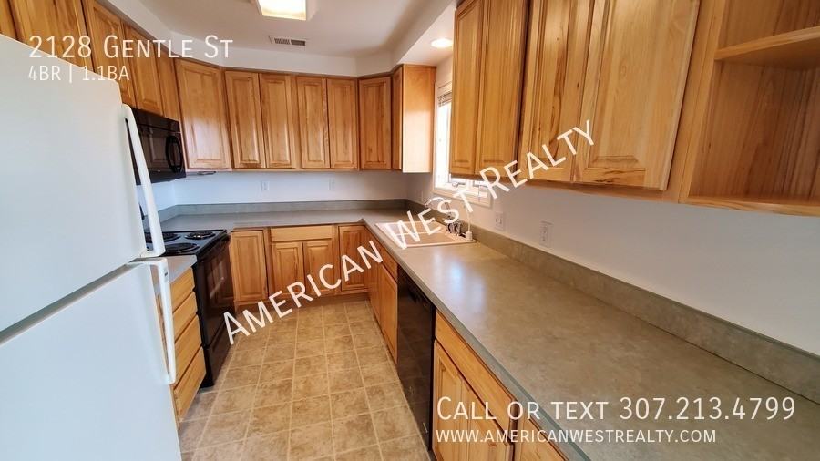 2128 Gentle St - Photo 4 of 14