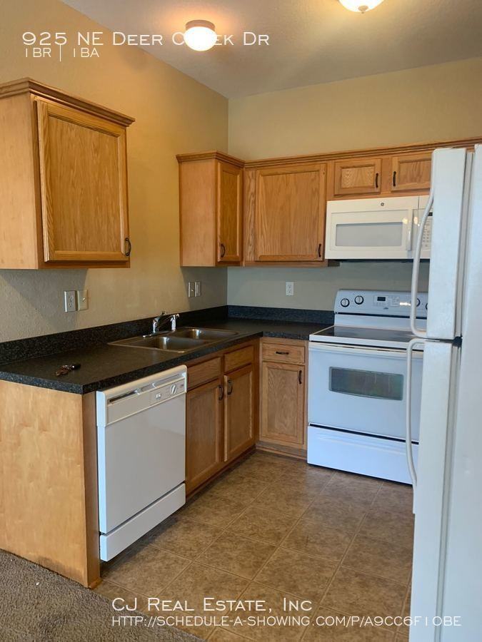 925 Ne Deer Creek Dr - Photo 6 of 10