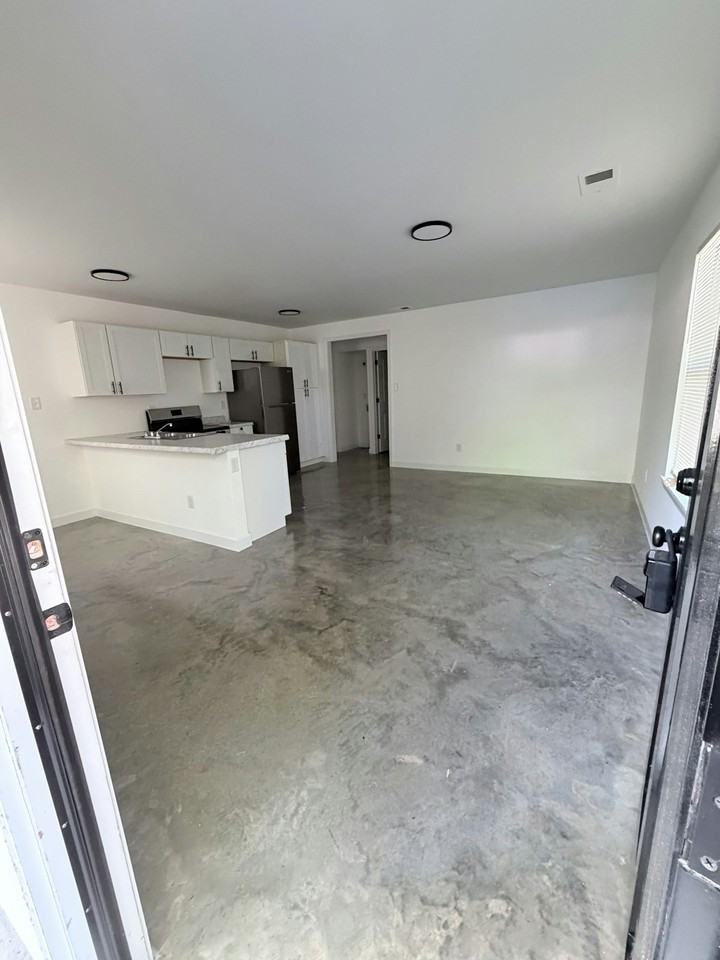 3116 Pacific Avenue, Unit 3116 - Photo 3 of 12