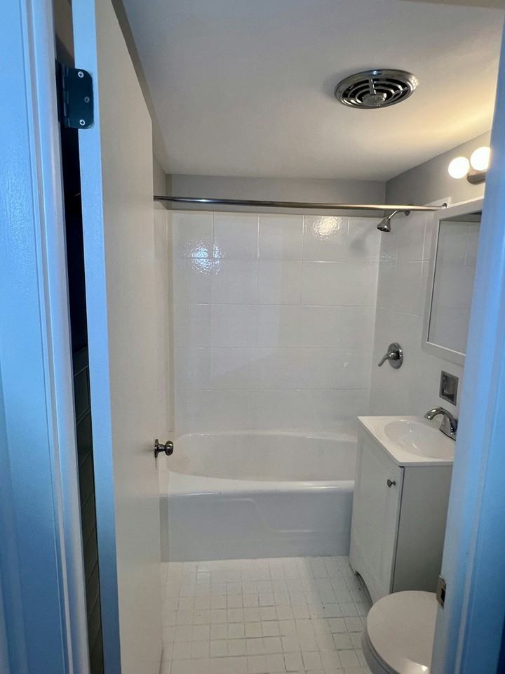 2741 West 87th Street, Unit BW - Photo 3 of 4