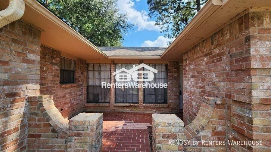 2702 Foliage Green Dr - Photo 2 of 20