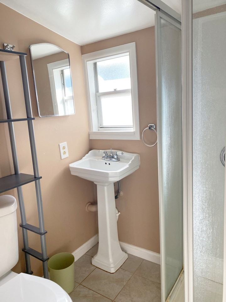 1912 Chamberlin Street, Unit B - Photo 7 of 9