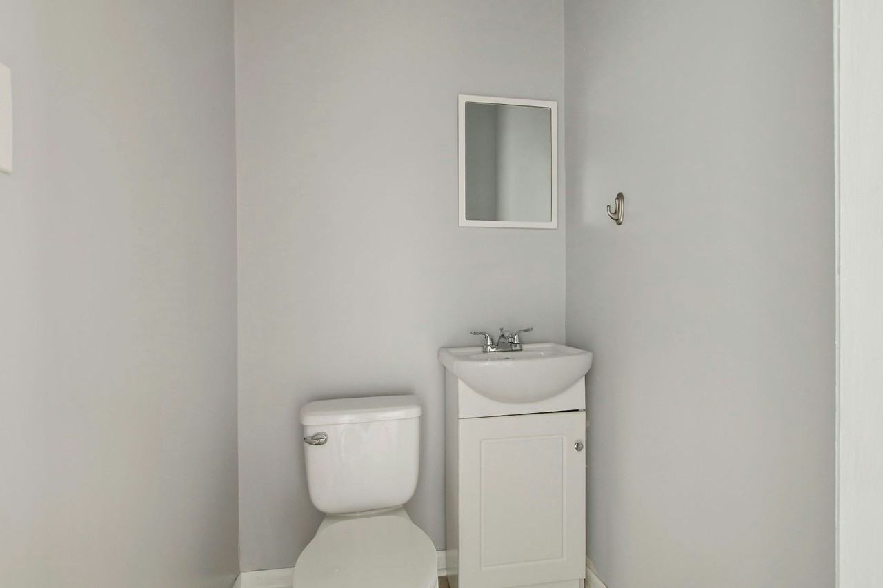 4040 South Wabash Avenue, Unit 2 - Photo 3 of 8