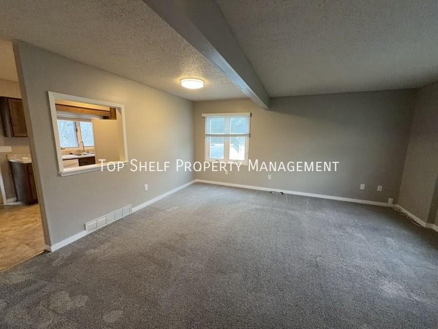 302 E Park Ave - Photo 4 of 17