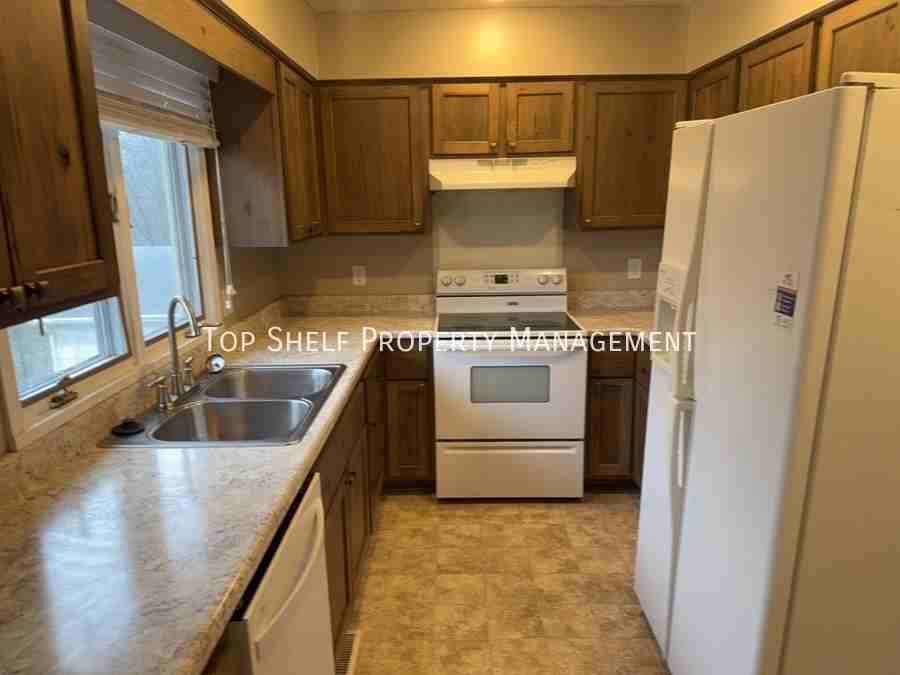 302 E Park Ave - Photo 5 of 17