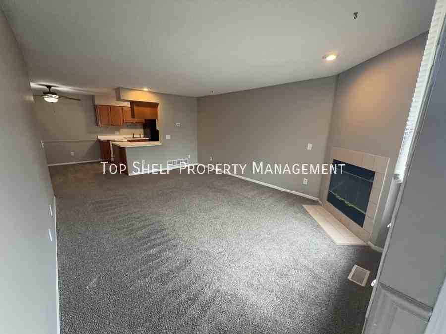 1122 Se Mill Pond Ct - Photo 2 of 14