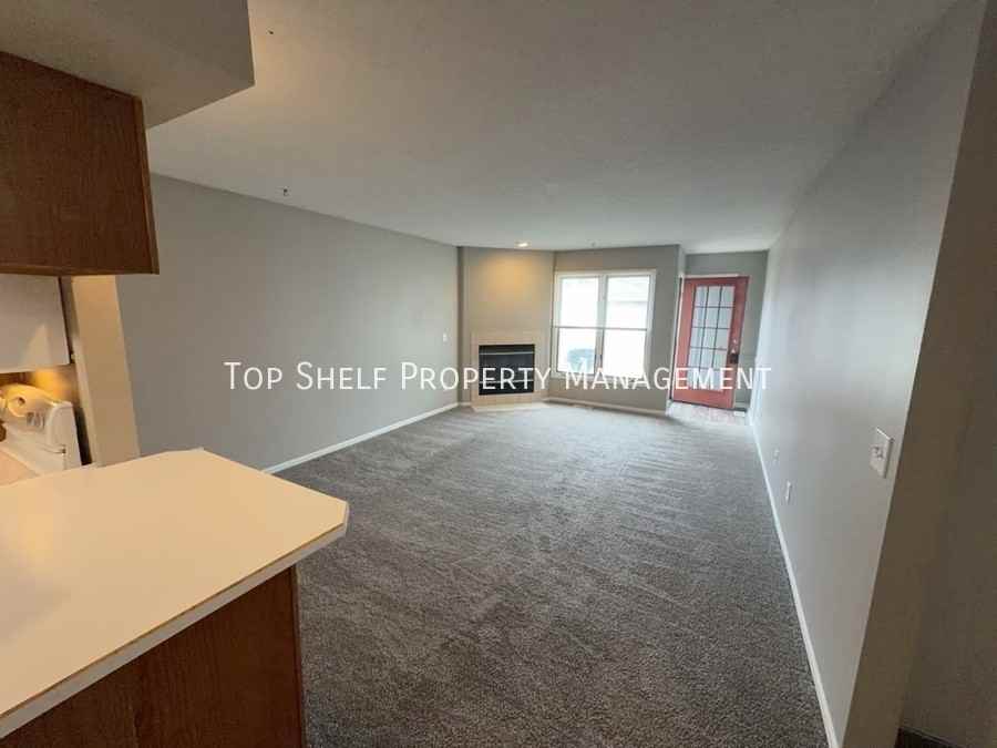 1122 Se Mill Pond Ct - Photo 4 of 14