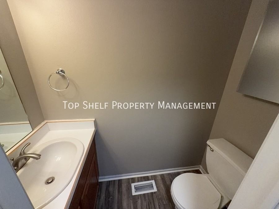 1122 Se Mill Pond Ct - Photo 6 of 14