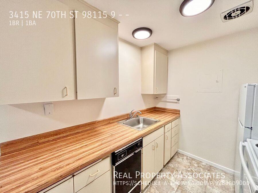 3415 NE 70TH ST 98115 9 - Photo 7 of 19