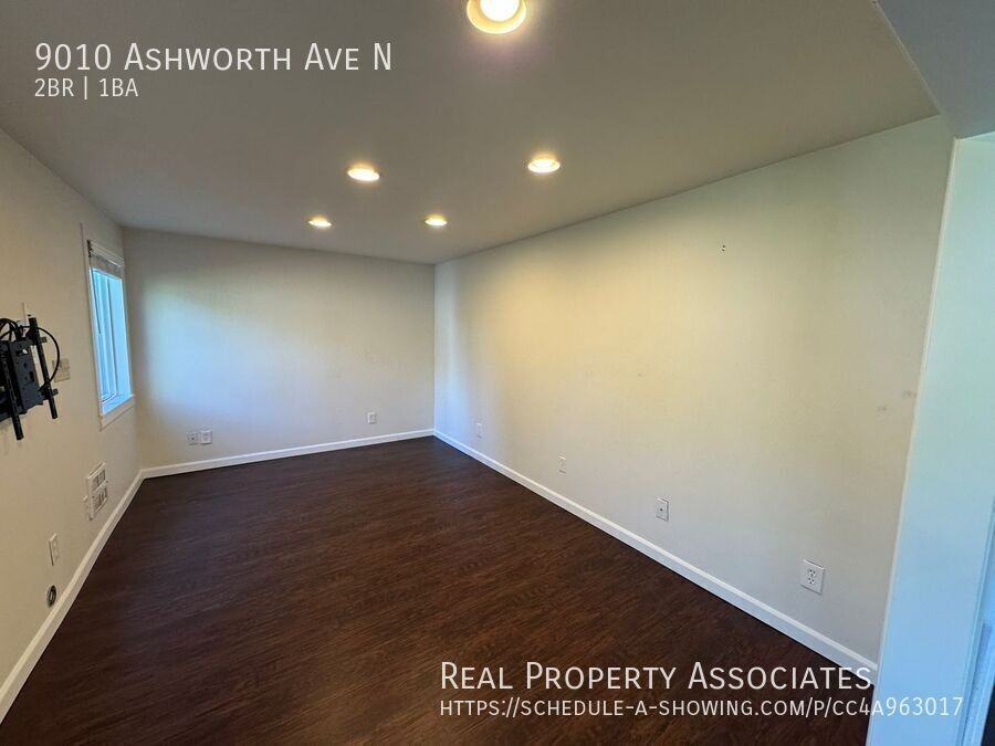 9010 Ashworth Ave N - Photo 7 of 20